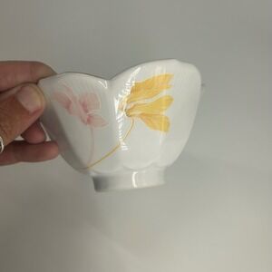 Vintage lotus Floral Bowl Scalloped Edge Gold Trim Japan Accent‎ Bowl Small rice